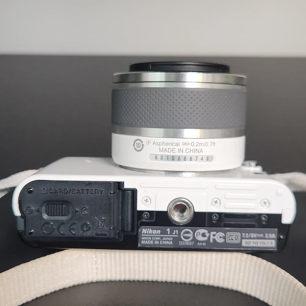 Nikon 1 J1 Digital Camera White w/ 10-30 & 30-110 Lens Hood 3 Batteries SD Card